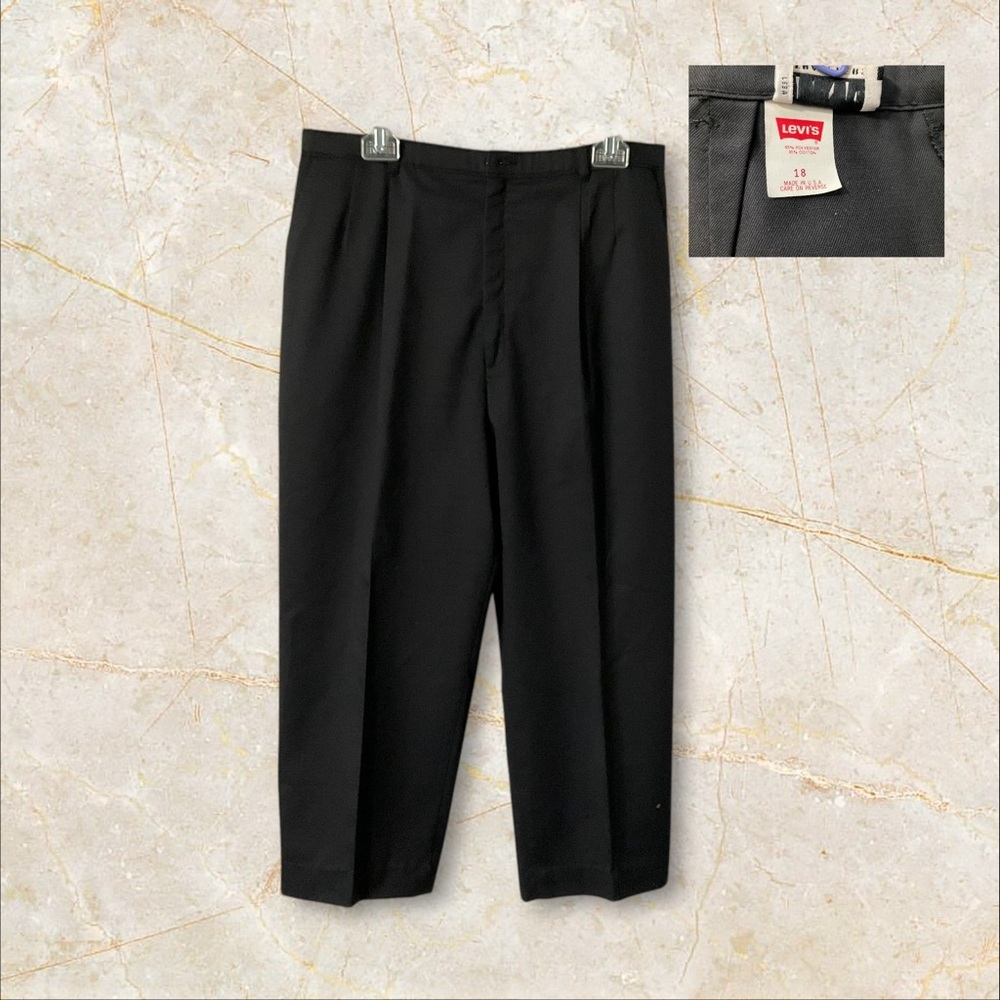 Levi’s Travelers Black Capri Pant SZ 18 Women Pleats Mid-Rise Casual Office Wear